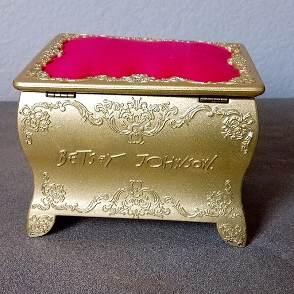 Vintage! BETSEY JOHNSON Resin Pink Rose Print Hinged Bangle Watch. New Battery!